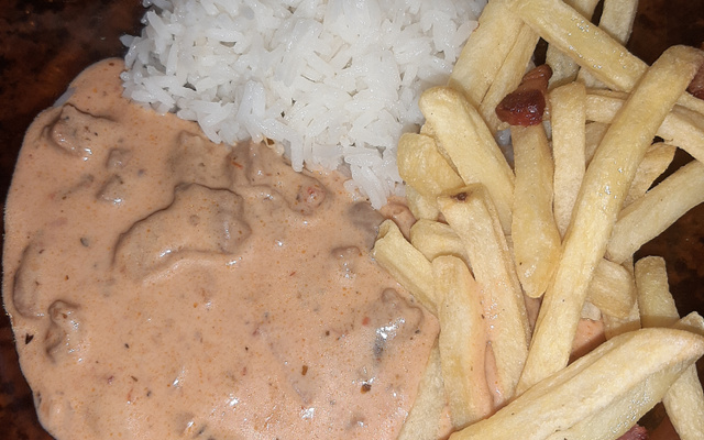 Estrogonofe com Nata