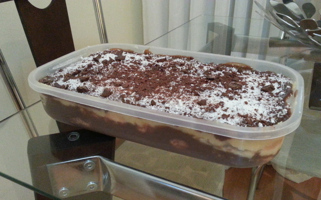 Pavê de chocolate com coco