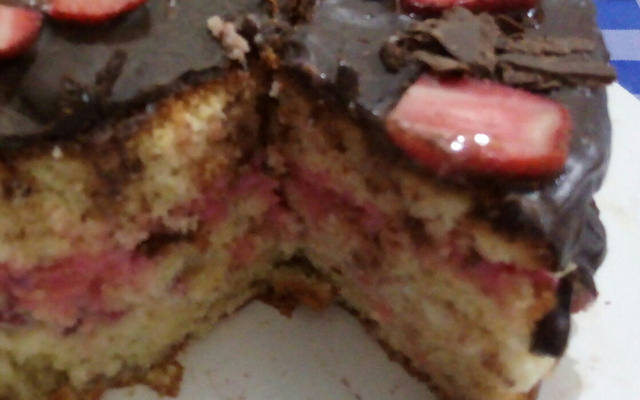 Bolo de morango e marshmallow