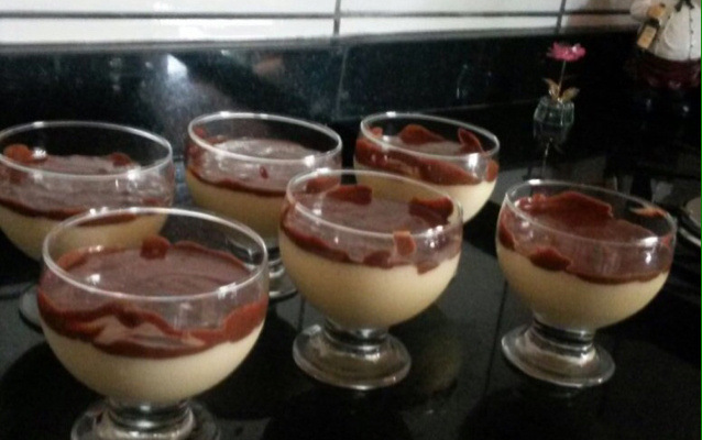 Mousse delicioso de maracujá com chocolate