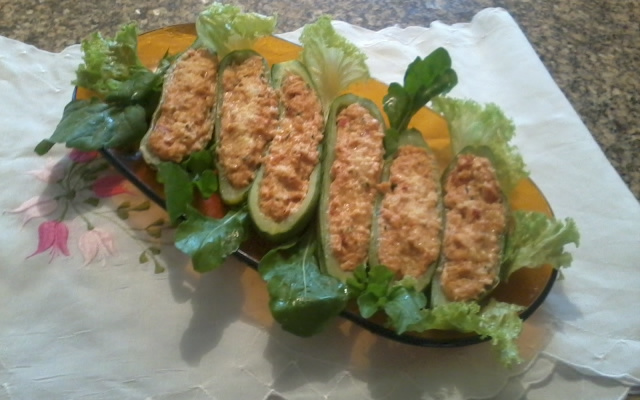 Abobrinha recheada com frango (Zapalito)