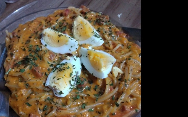 Macarrão com salame