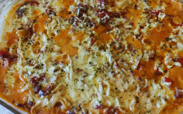 Macarrão com linguiça calabresa e creme de leite