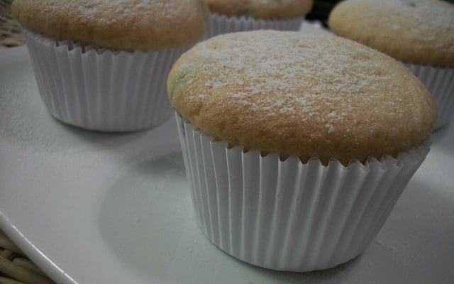 Bolinho de baunilha com mirtilo (blueberry)