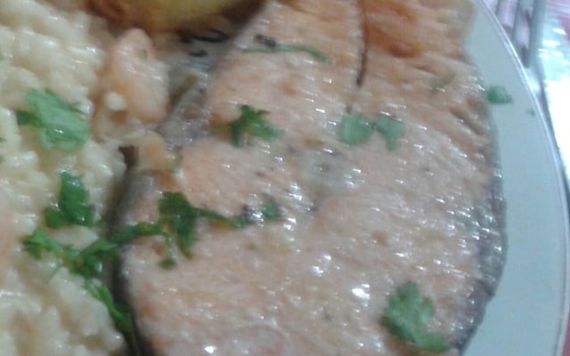 Salmão assado à provençal