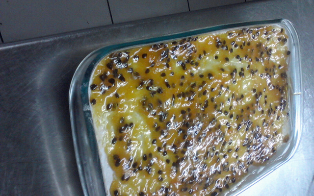 Bolo trufado de maracujá