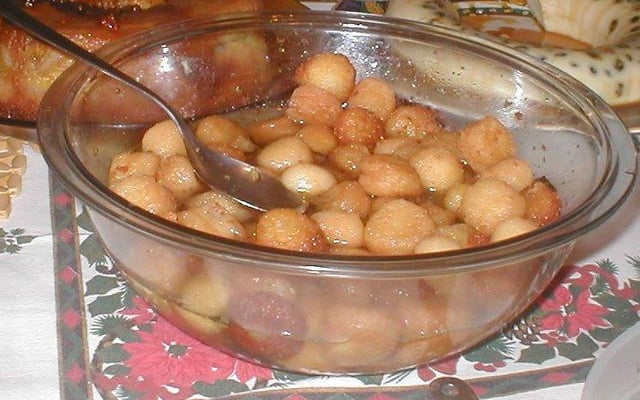 Bolinhas de queijo na calda