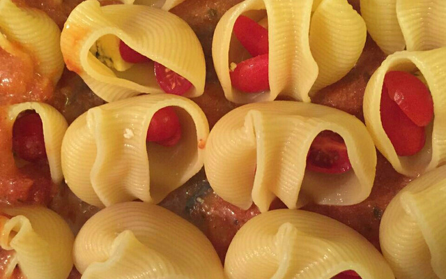 Macarrão de concha recheado
