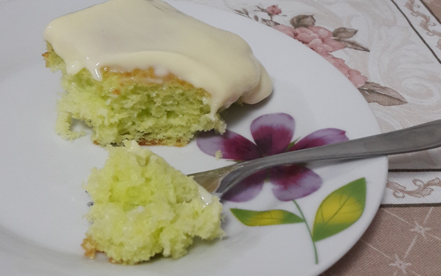 Bolo de limão com gelatina