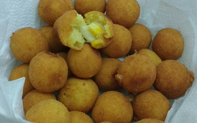 Croquete de milho verde