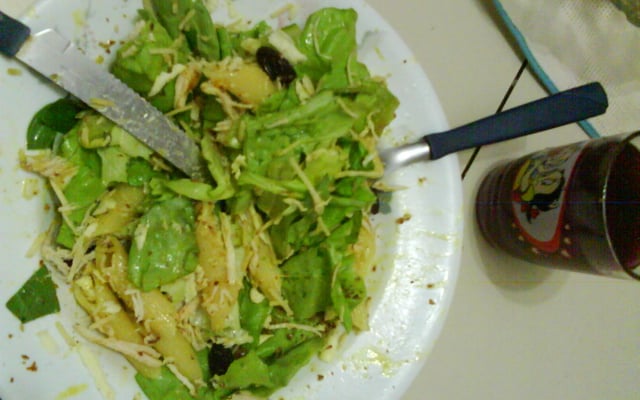 Salada crocante ao molho de mostarda e mel