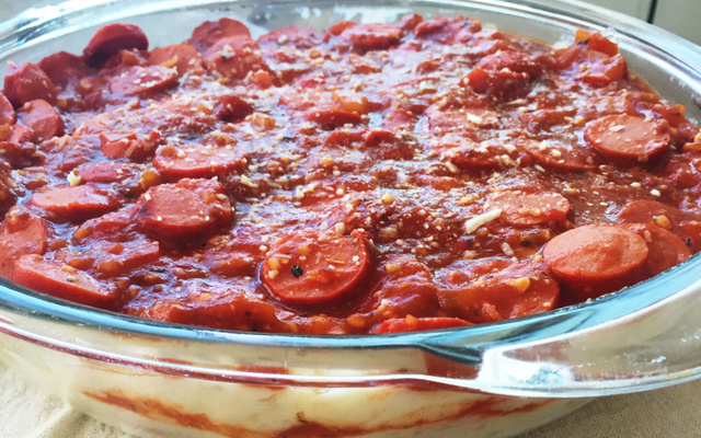 Purê de batata com salsicha ao molho