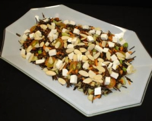 Salada de arroz selvagem