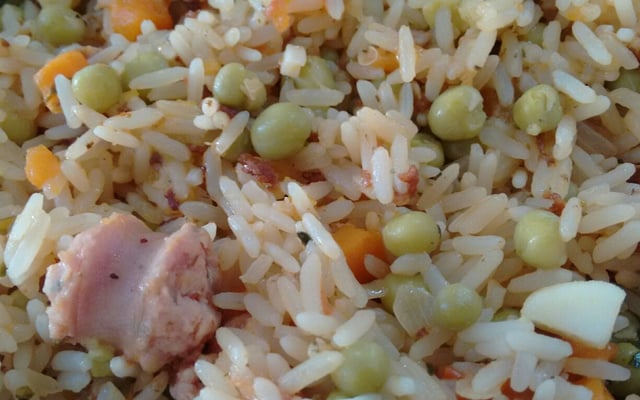 Arroz com linguiça de frango