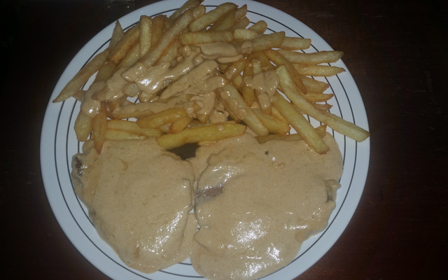 Bife do lombinho com molho de cogumelos