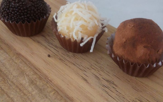 Brigadeiro de tapioca com coco