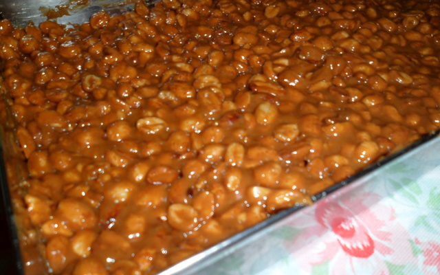 Pé-de-moleque com leite condensado