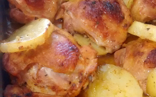 Frango com batatas no forno simples