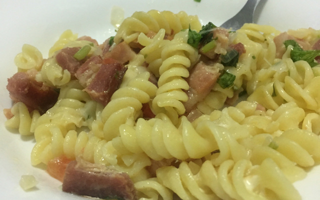 Macarrão ao forno com bacon e mussarela