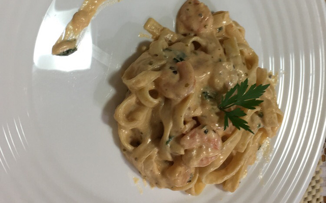 Macarrão ao molho branco com camarão