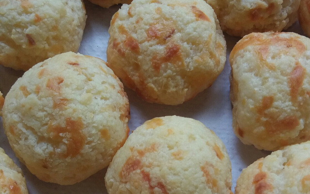 Pão de queijo com provolone