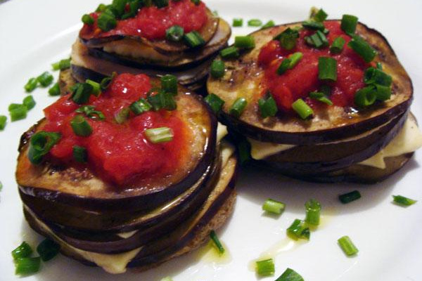 Minitartes de berinjela e queijo