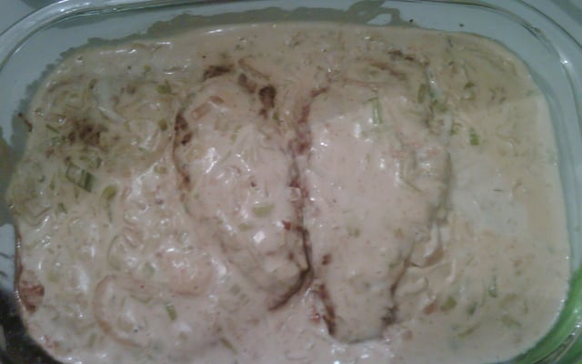 Tirinhas de frango ao molho de alho-poró