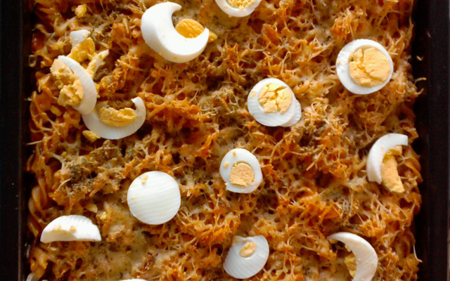 Macarrão com atum e queijo cremoso