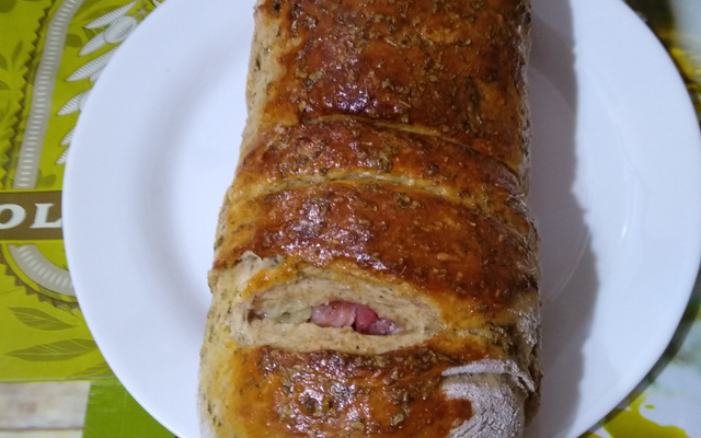 Pão de calabresa e queijo