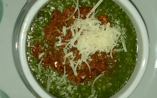 Sopa de agrião com azeite de tomate seco