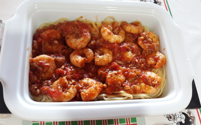 Linguine com camarão branco ao molho especial