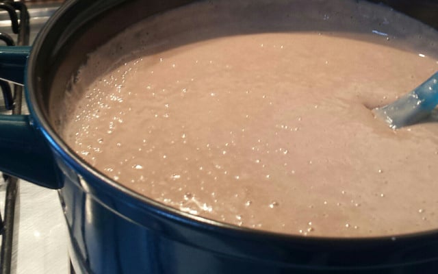 Estrogonofe de chocolate com morangos