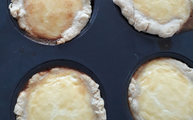 Empadinhas abertas de queijo