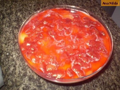 Pavê bicolor com morango