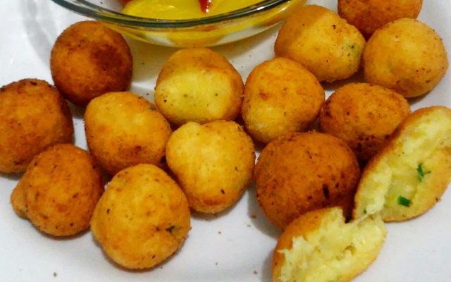 Pão de queijo frito