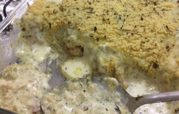 Frango ao molho branco com brócolis