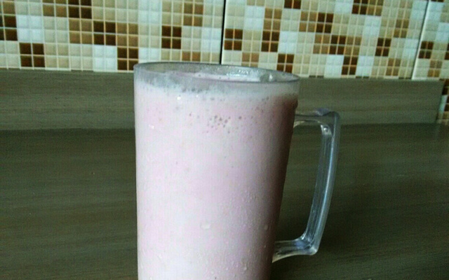 Suco de morango ao leite