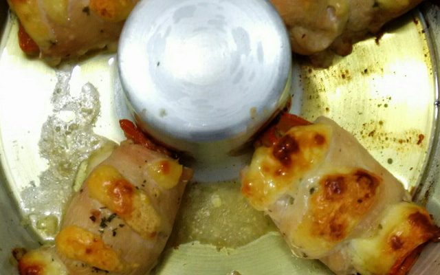 Frango enrolado com queijo branco