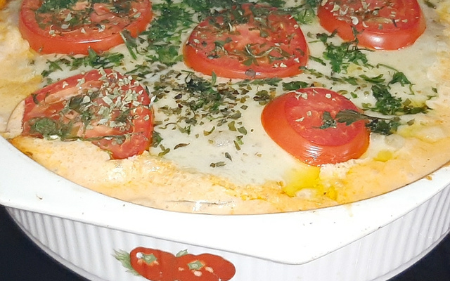 Filé de tilápia com batatas e requeijão ao forno