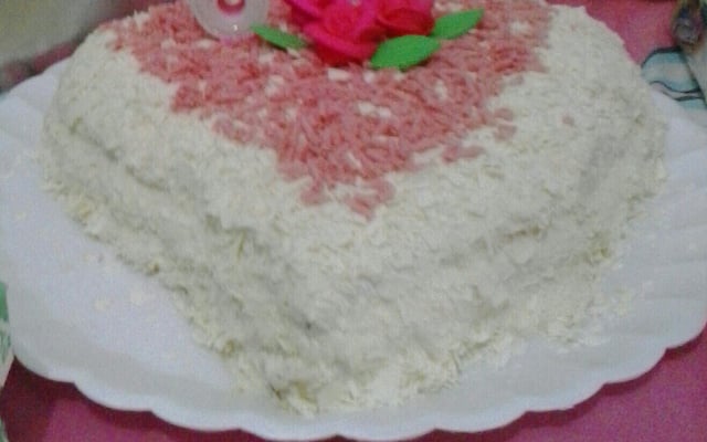 Bolo de leite ninho com chocolate branco