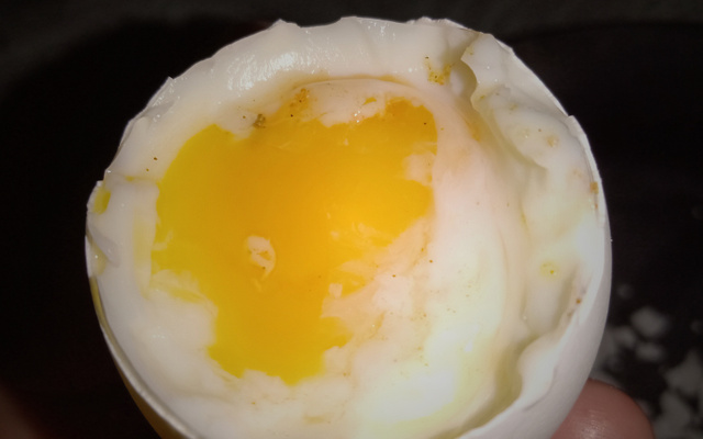Ovo cozido com gema mole