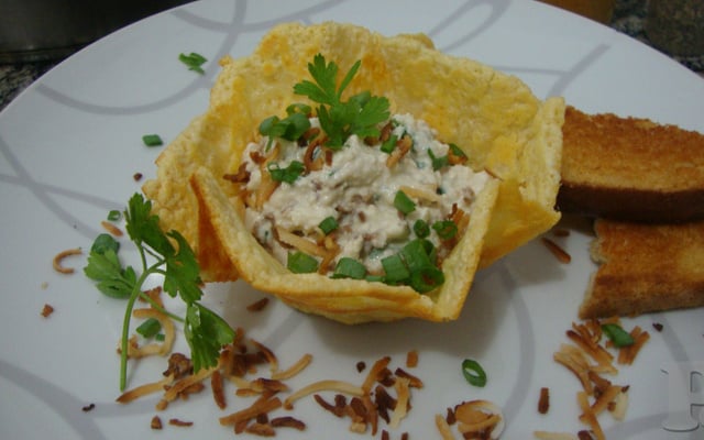 Patê de ricota ao crocante de coco