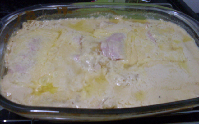 Lasanha de presunto e queijo ao molho branco