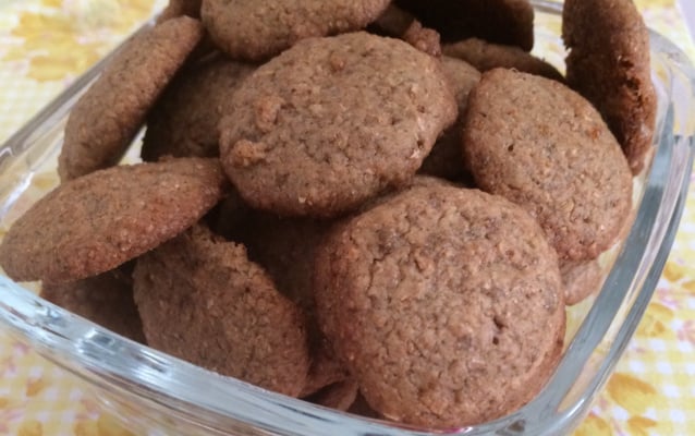 Biscoito de gengibre com açúcar mascavo