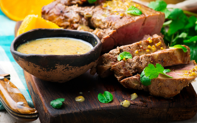 Molho para marinar pernil de porco suculento e delicioso