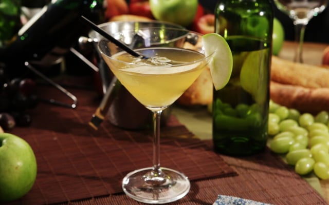Vinho branco com maçã verde