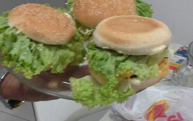 Bolo simples de caneca de micro-ondas