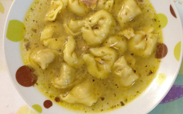 Sopa de capeletti