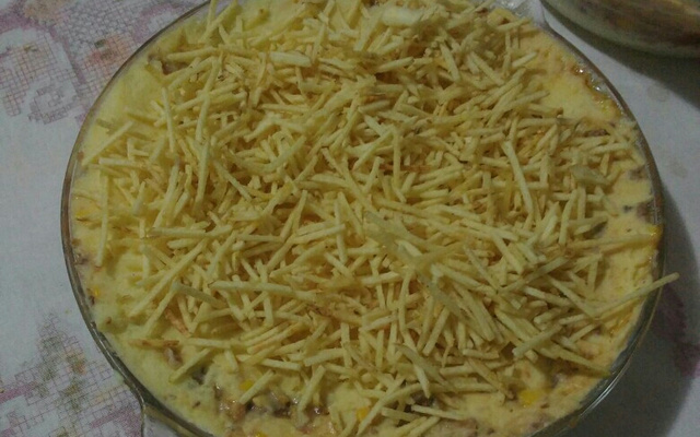 Escondidinho de requeijão com carne moída