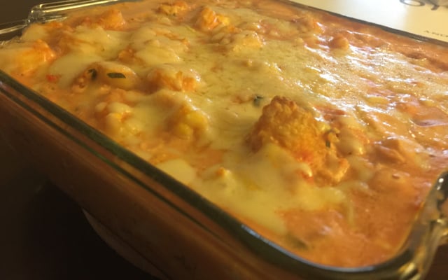 Trilha ao molho de camarão com provolone